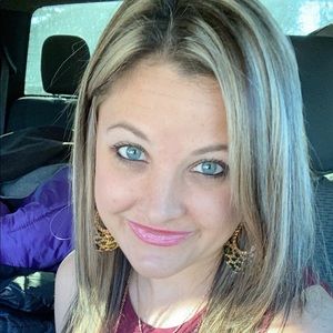 Meet your Posher, Courtney